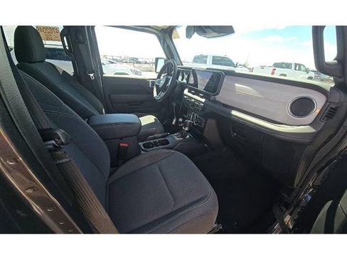 Used 2025 Jeep Wrangler Unlimited Sahara AWD/4WD image 6