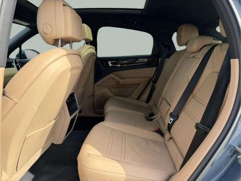 Used 2020 Porsche Cayenne AWD/4WD image 23