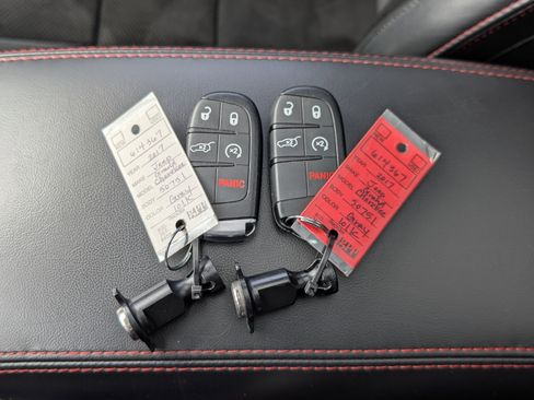 Used 2017 Jeep Grand Cherokee Trailhawk w/ Trailhawk Luxury Group AWD/4WD image 34