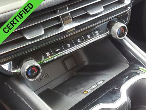 Used 2024 Chevrolet Traverse LT image 18