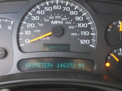 Used 2004 Chevrolet Silverado 2500 LS w/ Skid Plate Package image 8