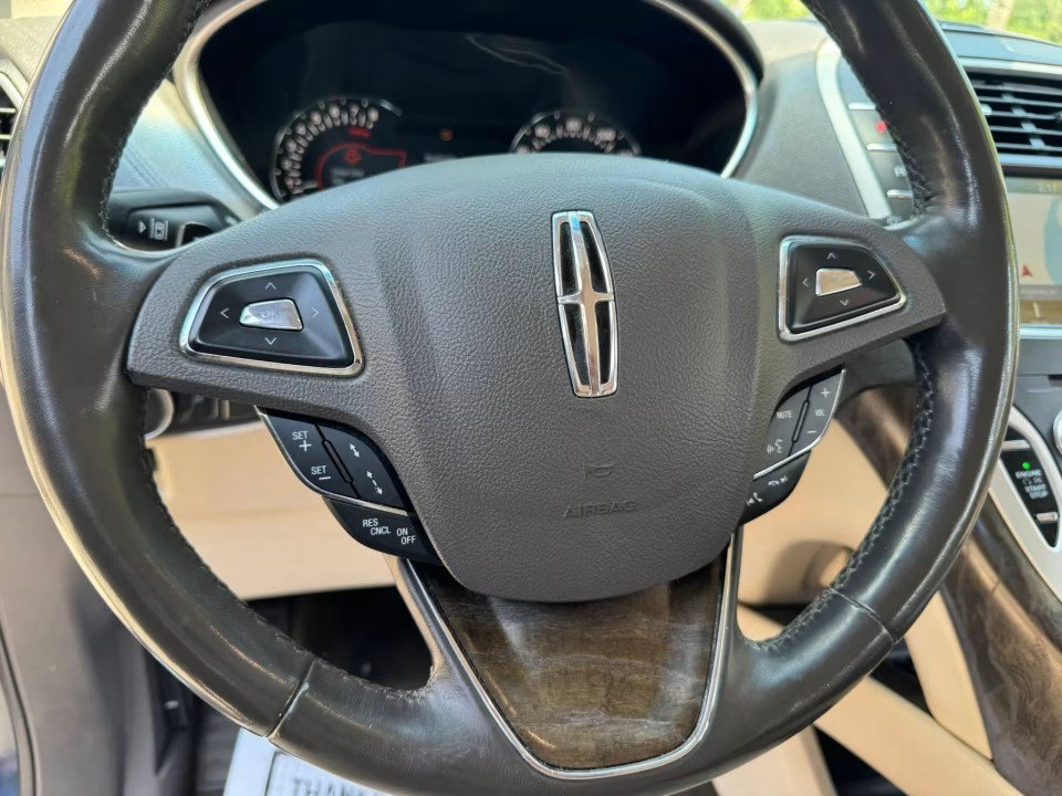 Used 2017 Lincoln MKX Reserve w/ Driver Assistance Package AWD/4WD image 28