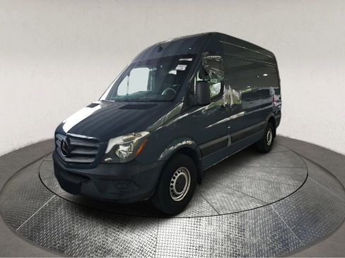 Used 2018 Mercedes-Benz Sprinter 2500 image 3