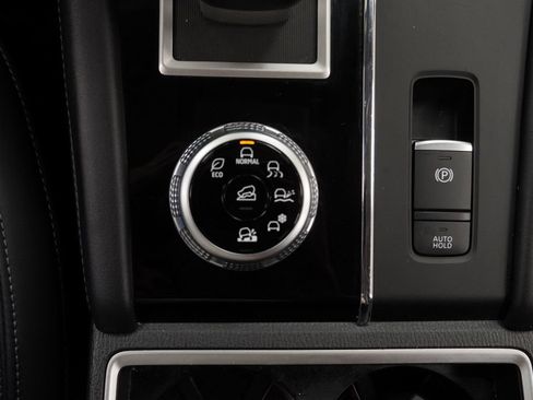 Used 2024 Mitsubishi Outlander SE image 37