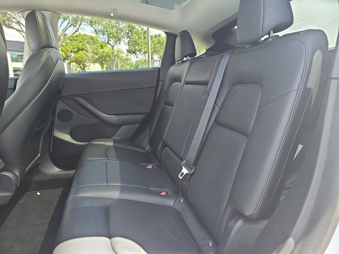 Used 2021 Tesla Model Y Long Range AWD/4WD image 13