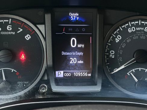 Used 2021 Toyota Tacoma TRD Off-Road AWD/4WD image 38