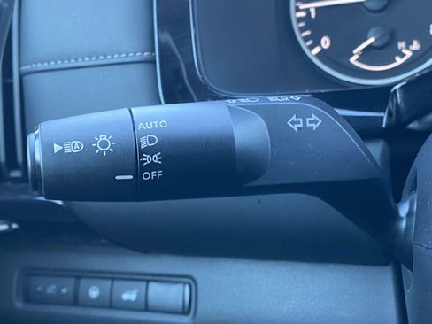 Used 2025 Nissan Pathfinder SV AWD/4WD image 22