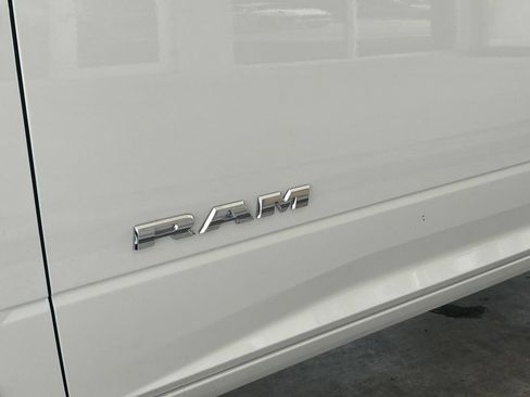 Used 2026 RAM 2500 Laramie AWD/4WD image 17