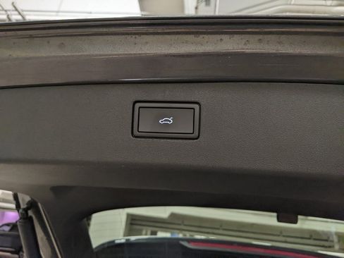 New 2025 Volkswagen Tiguan SE image 29