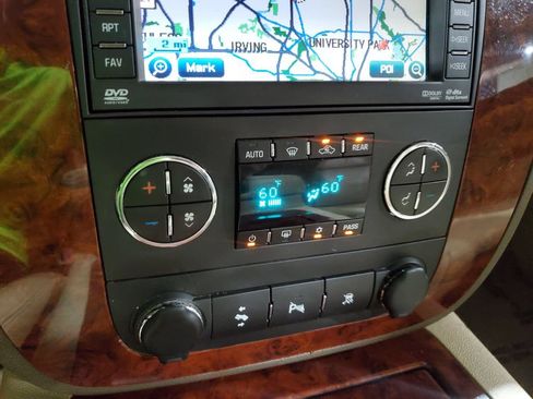 Used 2011 Chevrolet Suburban LTZ AWD/4WD image 36
