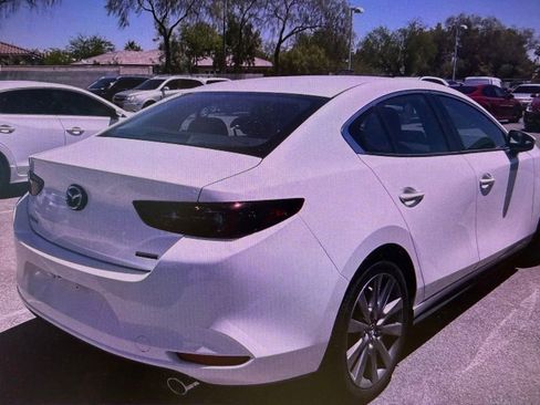 Used 2023 MAZDA MAZDA3 s FWD image 5