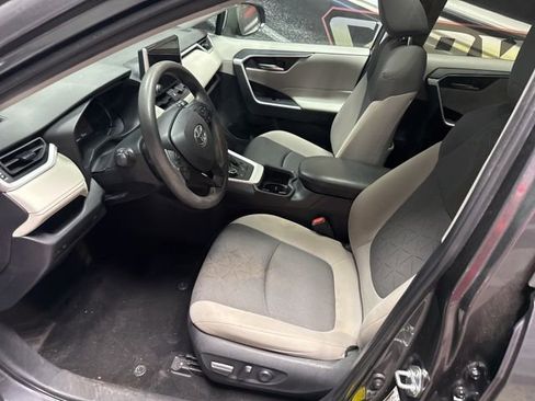 Used 2024 Toyota RAV4 XLE w/ Convenience Package image 5