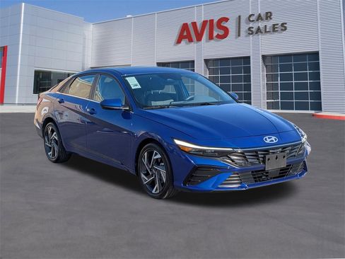 Used 2025 Hyundai Elantra SEL image 3