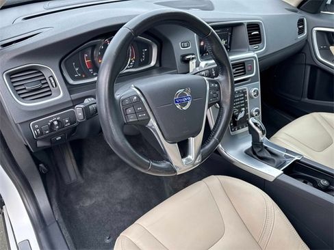 Used 2017 Volvo S60 T5 Inscription Platinum w/ Climate Package image 17