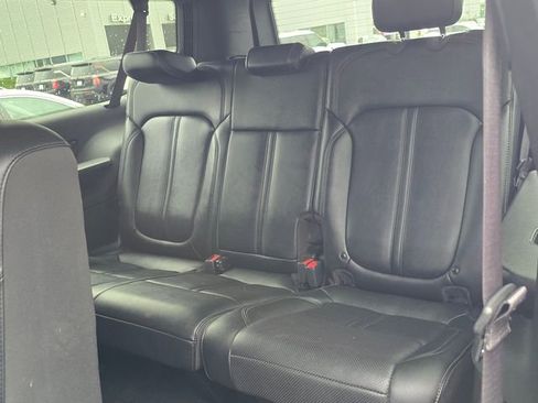 Used 2024 Jeep Wagoneer L Series II w/ Flexible Seating Group AWD/4WD image 15