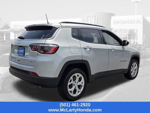 Used 2024 Jeep Compass Latitude AWD/4WD image 5