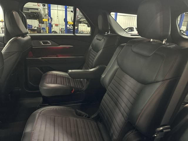 Used 2026 Ford Explorer ST-Line w/ ST-Line Street Pack AWD/4WD image 30