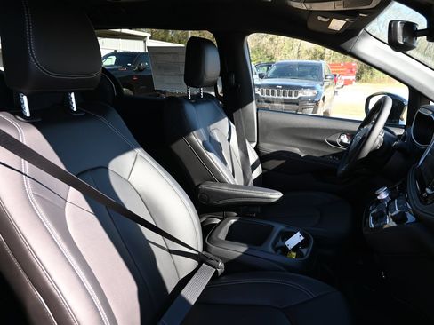 New 2026 Chrysler Pacifica Select AWD/4WD image 20