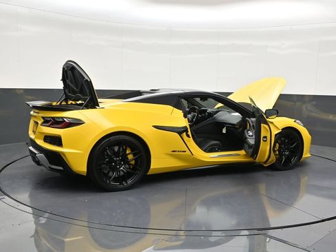 Used 2025 Chevrolet Corvette Z06 w/ Stealth Interior Trim Package image 30