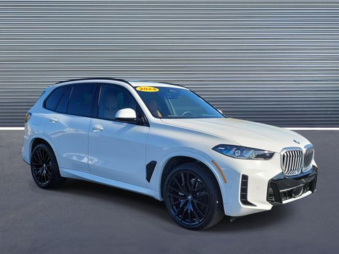 Used 2024 BMW X5 xDrive40i w/ M Sport Package image 2