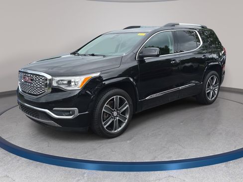 Used 2017 GMC Acadia Denali w/ Technology Package FWD image 1