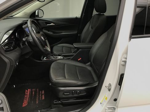Used 2023 Buick Encore GX Essence w/ Experience Buick Package FWD image 9