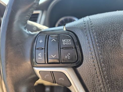 Used 2019 Toyota Highlander Limited FWD image 25