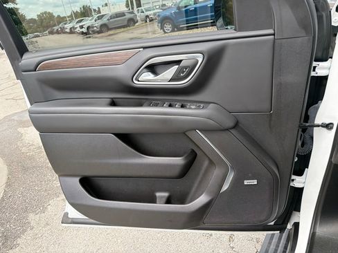 Used 2023 Chevrolet Suburban High Country w/ Premium Package 2 AWD/4WD image 21