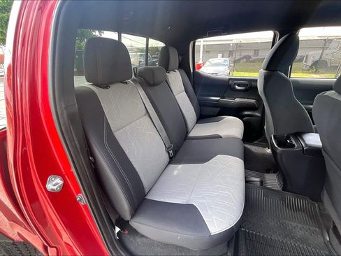 Used 2022 Toyota Tacoma TRD Off-Road w/ Technology Package image 30