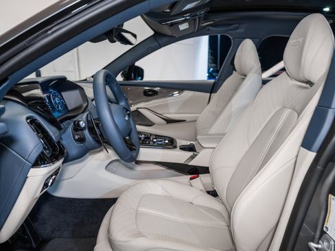 Used 2025 Aston Martin DBX 707 image 13