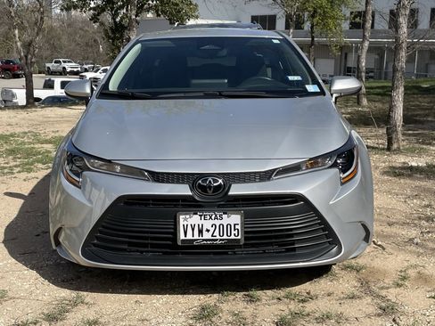 Used 2024 Toyota Corolla LE image 2