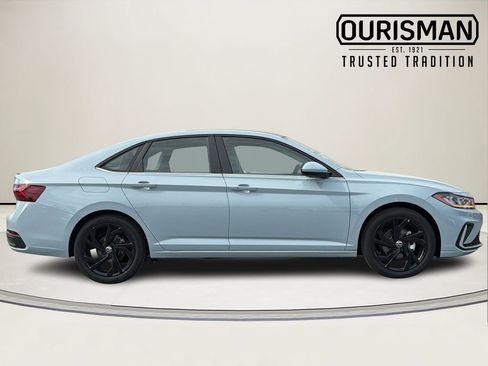 New 2026 Volkswagen Jetta SE FWD image 2