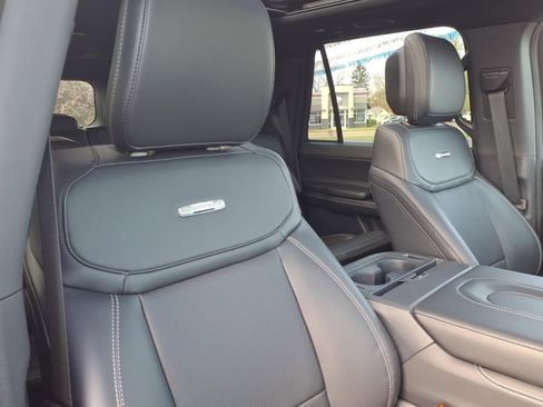 New 2026 Ford Expedition Max Platinum w/ Stealth Appearance Package AWD/4WD image 4