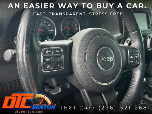 Used 2015 Jeep Wrangler Unlimited Sahara w/ Dual Top Group AWD/4WD image 9
