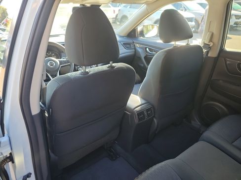 Used 2019 Nissan Rogue SV image 16