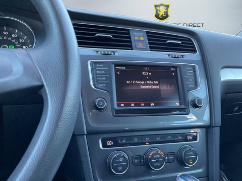 Used 2016 Volkswagen e-Golf SE w/ DC Fast Charging Package image 14