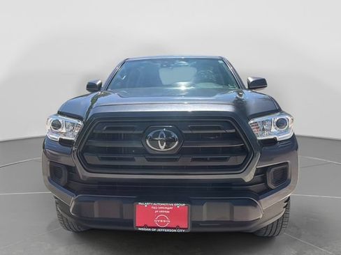 Used 2018 Toyota Tacoma SR AWD/4WD image 9