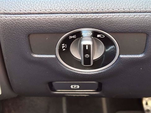 Used 2013 Mercedes-Benz SL 550 image 32