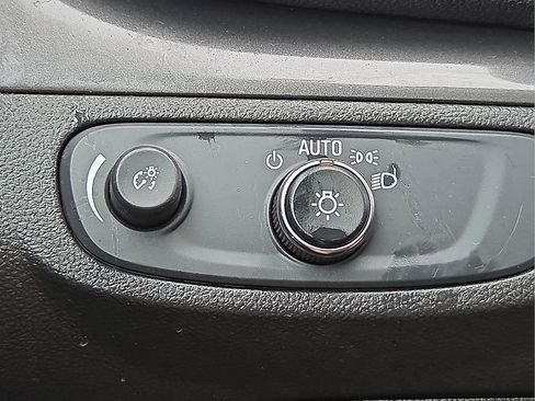 Used 2022 Buick Encore Preferred w/ Safety Package II AWD/4WD image 12