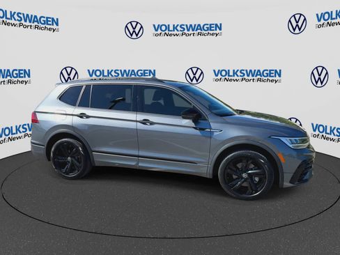 Used 2024 Volkswagen Tiguan SE R-Line FWD image 9
