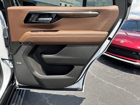 New 2026 Chevrolet Tahoe High Country AWD/4WD image 17
