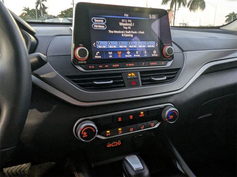 Used 2025 Nissan Altima 2.5 SR image 19