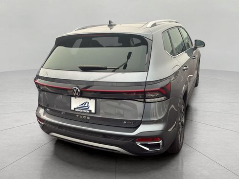 Used 2025 Volkswagen Taos SE AWD/4WD image 34