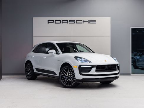 Certified 2026 Porsche Macan AWD/4WD image 9