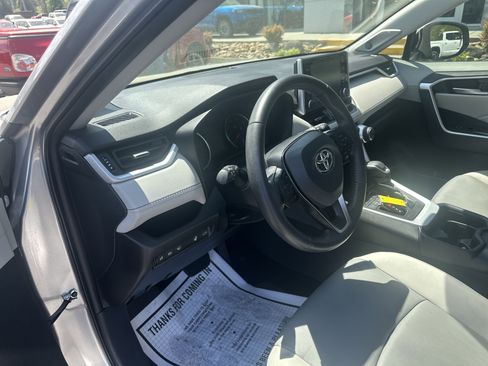 Used 2021 Toyota RAV4 XLE Premium FWD image 15