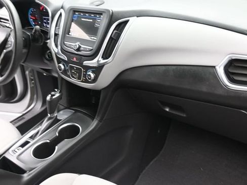 Used 2019 Chevrolet Equinox LS w/ LS Convenience Package FWD image 23