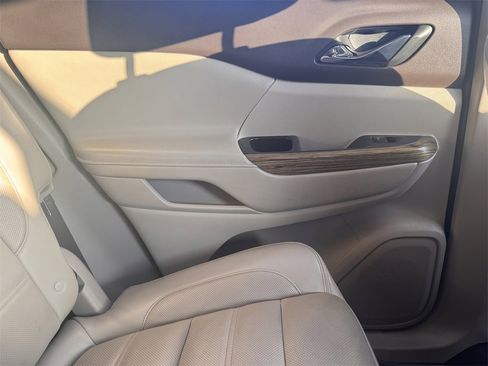 Used 2019 GMC Acadia Denali w/ Technology Package image 29