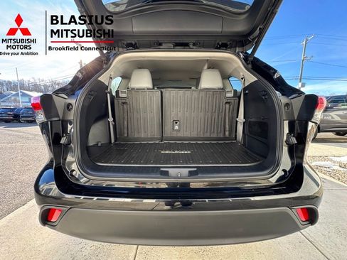 Used 2021 Toyota Highlander XLE image 33