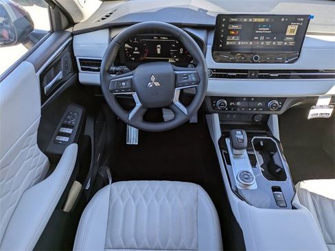 New 2025 Mitsubishi Outlander SEL image 16