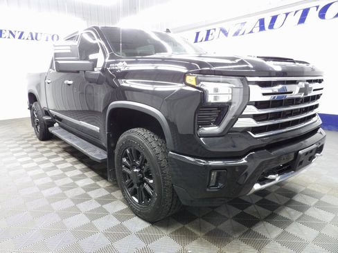 Used 2024 Chevrolet Silverado 2500 High Country image 3